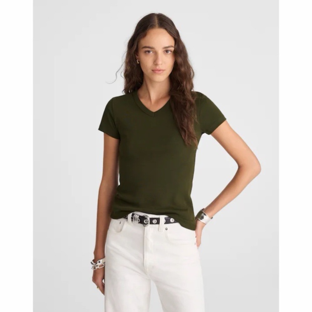 NWT! Madewell - The '90s V-Neck Baby Tee in Compact Cotton - Green - Size XS
